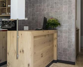 Das Alte Rathaus - Egna/Neumarkt - Front desk