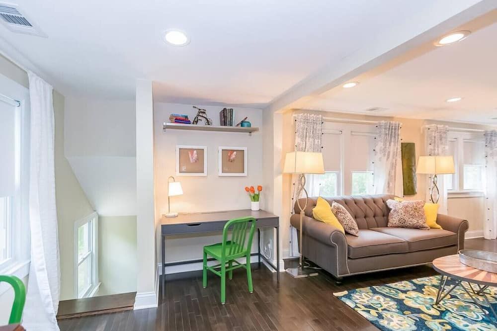 Work & Relax In Kc: Comfortable 2nd Floor Apt (2br/2ba)| Near Plaza - קנזס סיטי - סלון