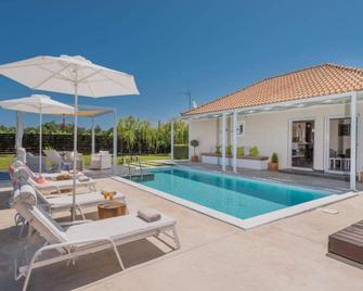 Villa In Zakynthos With Pool Near Tsilivi Beach - Vanato - Piscina