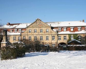 Ebenerdige FeWo mit 2 Schlafzimmern und 2 Bädern - Lichtenfels - Gebäude