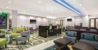 La Quinta Inn & Suites by Wyndham McAllen Convention Center - מק'אלן - מסעדה