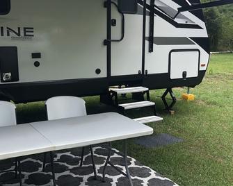 Au Party On The Plains Rv Private Campsite - Auburn - Patio