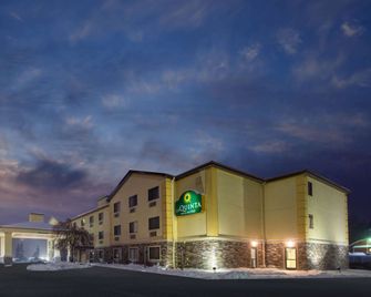La Quinta Inn & Suites by Wyndham Erie - Erie - Byggnad