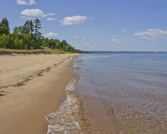 Shangri-La on Lake Superior - Incredible Lake Views, Pure White Sand Beach - Marquette - Beach