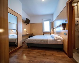 Hotel Mary - ויצ'נזה - חדר שינה