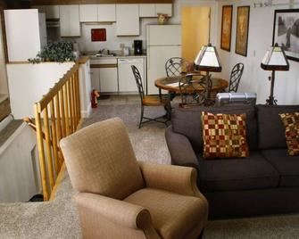 Cozy home in historic Downtown Bozeman w/great location - Gracious Urban Abode on Main Street! - Bozeman - Living room