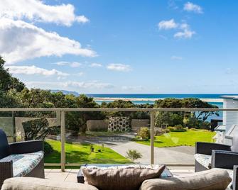Bliss on Breve - Large, spacious and comfortable home with views of the ocean and estuary - Mangawhai - Balcone