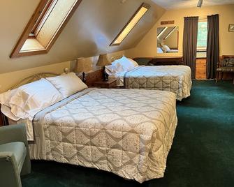 Lj's River Cottage Up North - Fife Lake - Habitación