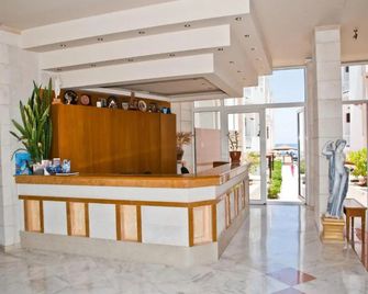 Ekavi Apartments - Agia Marina - Recepción