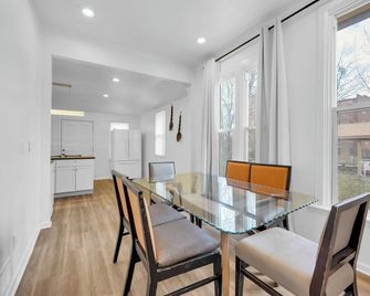 Detroit 3br in Mexicantown | Sleeps 7 + Wifi - Détroit - Salle à manger