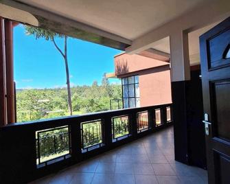 Andasibe Cyperus Hotel - Andasibe - Balcón