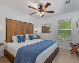 Kayaksforest Viewfirepitkinglakefrontgameroom - Grove - Habitación