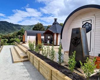 Viking Hut Balder Set Amid Rainforest w/ Hot tub - Greymouth