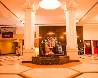 The Bhimas Residency Hotels Pvt Ltd - 蒂魯伯蒂 - 大廳