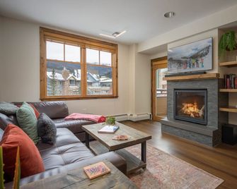 Updated Mountain Condo | Ski in Ski Out | Zephyr Mountain Lodge 1318 | Private Balcony - Winter Park - Sala de estar