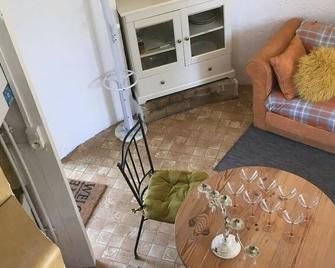 L'insolite et médièvale Tour Yselda - Saint-Pourçain-sur-Sioule - Sala de estar
