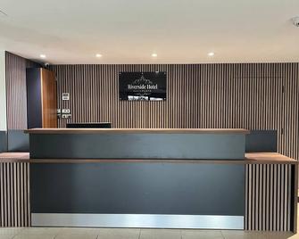 Riverside Hotel - Warwick - Front desk