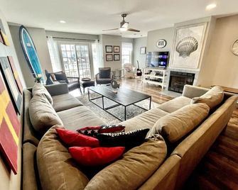 Mariner's Reach; 4 Bedroom w/ 2 King Beds - Wildwood - Sala de estar