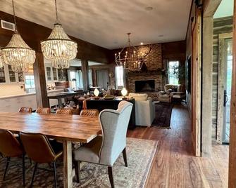 Ellinger Country Farmhouse - Columbus - Essbereich