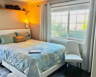 Cozy suite with a private courtyard - Eugene - Bedroom