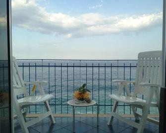 Hotel Kennedy - Sant'Alessio Siculo - Balcón