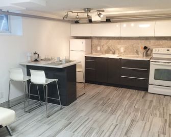 Bright, All New Semi Basement Apartment - קווינס - מטבח