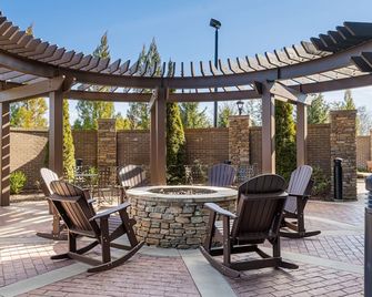 Courtyard by Marriott Asheville Airport - Arden - Binnenhof