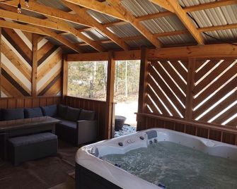 Owl house was built for unplugging, relaxing & connecting with friends/family - Troy - Spa
