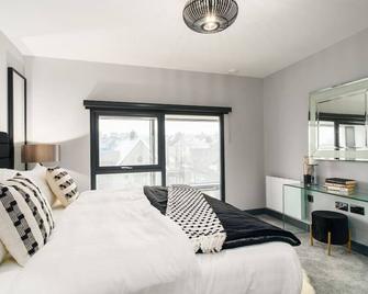 Luxury 2 Bed Duplex Apt w/Balcony, Gym & Parking - Penarth - Chambre