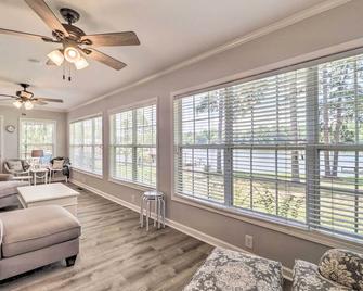 Waterfront Lake Sinclair Home w/ Boat Dock! - Milledgeville - Вітальня