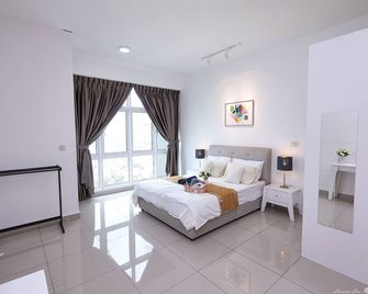 My Home Is A Studio Unit,the Whole Unit Is Private For You When You Staying. - Johor Bahru - Bedroom