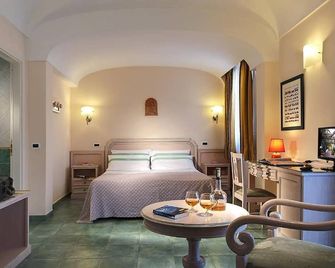 فندق رويال تريم - إيشيا - غرفة نوم