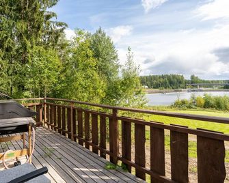 Luminous Lakeside Suite in Laukaa - Laukaa - Balkon