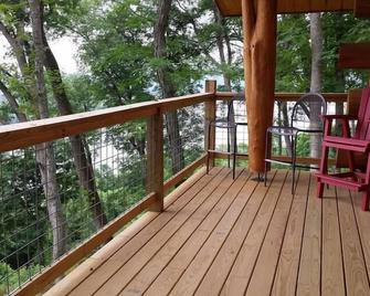 Big Timber River Cabins \'The Hawk's Nest\' - Leavenworth - Balcón