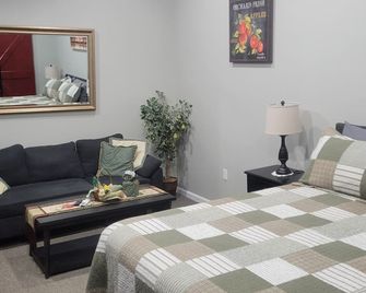 Tin Brook Bed & Breakfast - Walden