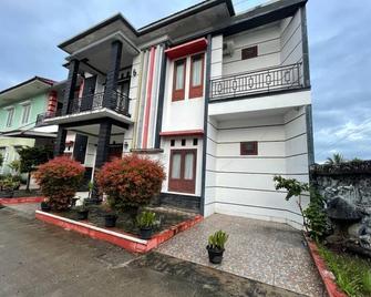 OYO 93143 Mega Raudhah Syariah - Batusangkar - Edificio