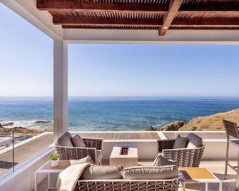 Modern Beachfront Residence with Resort Amenities - El Pescadero - Balcón