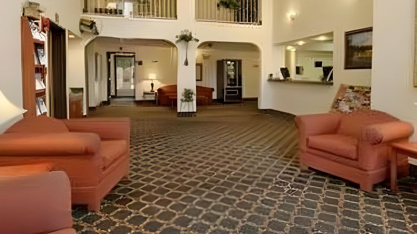 Rodeway Inn & Suites