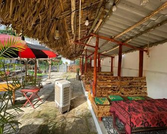 Ninh Binh Bungalow Hostel - Ninh Binh - Patio