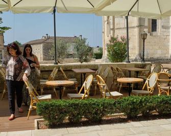 Aux Ducs De Sienne - Montagne - Patio