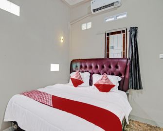 Hotel O Elisa Hill - Kota Pekanbaru - Kamar Tidur