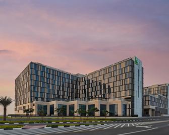 Staybridge Suites Dubai Al-Maktoum Airport By IHG - Dubai - Building