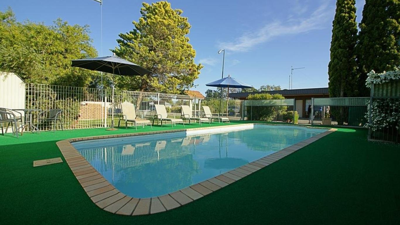 نيكولاس رويال موتيل