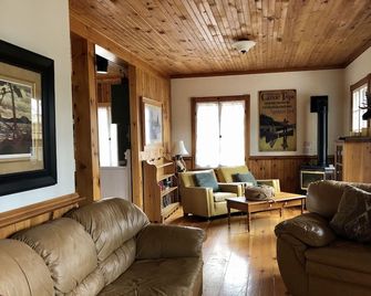 Happy Hollow - Port Carling - Port Carling - Living room