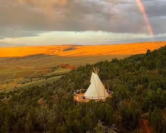 Tipi Retreat w/Free Hot Springs Day Pass - Thermopolis - Outdoor view