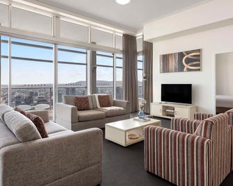 Oaks Brisbane Casino Tower Suites - Brisbane - Wohnzimmer