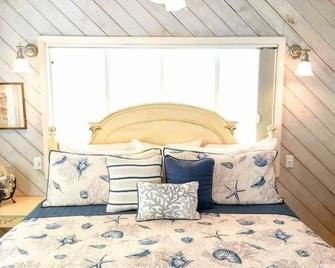 Sea Smile Beachfront Paradise - Staniel Cay - Bedroom