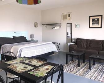 Seaway Slips Waterfront Cottages - Clayton - Bedroom