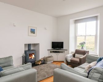 The Upper Deck - Lands End - Living room