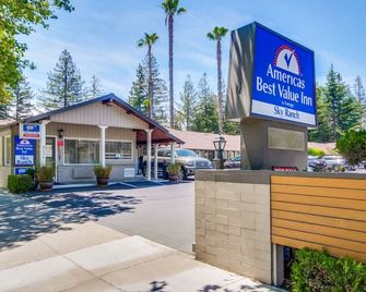 Americas Best Value Inn - Sky Ranch Palo Alto - Palo Alto - Edificio